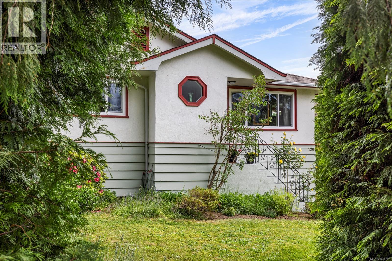 126 Howard Ave, Nanaimo