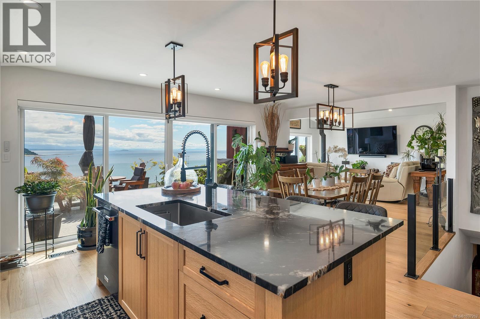 589 Galerno Rd, Campbell River