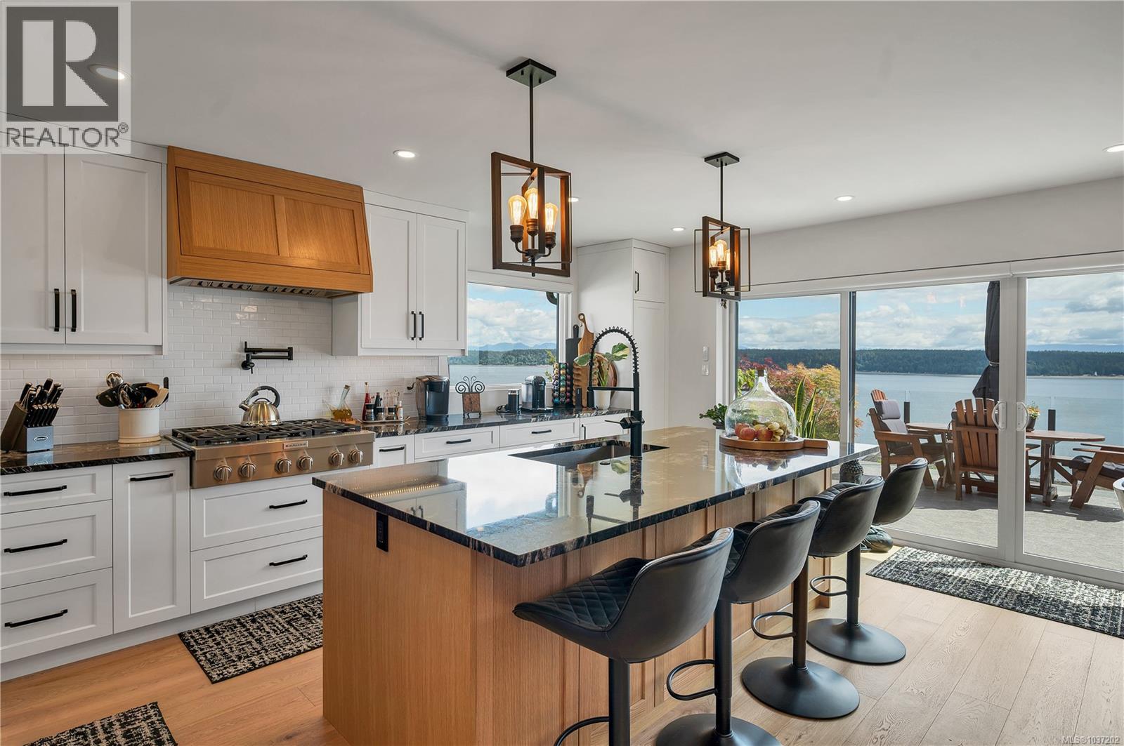 589 Galerno Rd, Campbell River