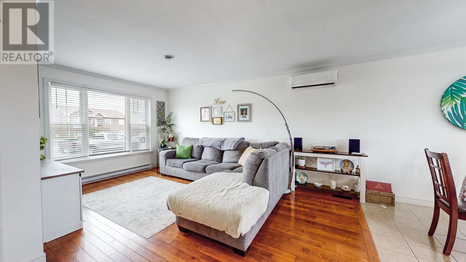 11 Agustus Avenue - 6