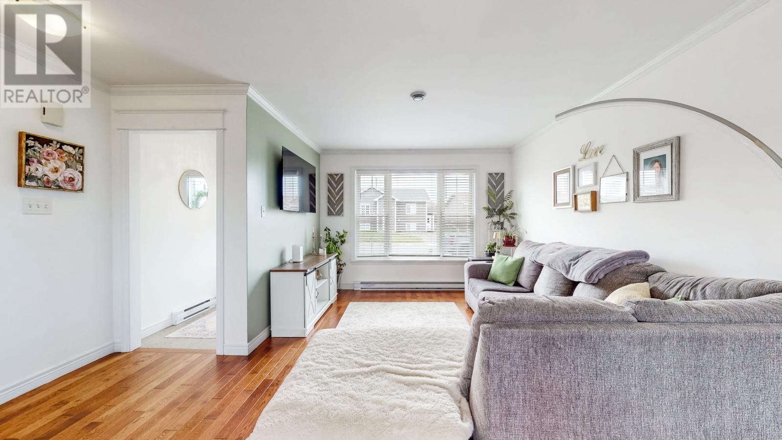 11 Agustus Avenue - 8