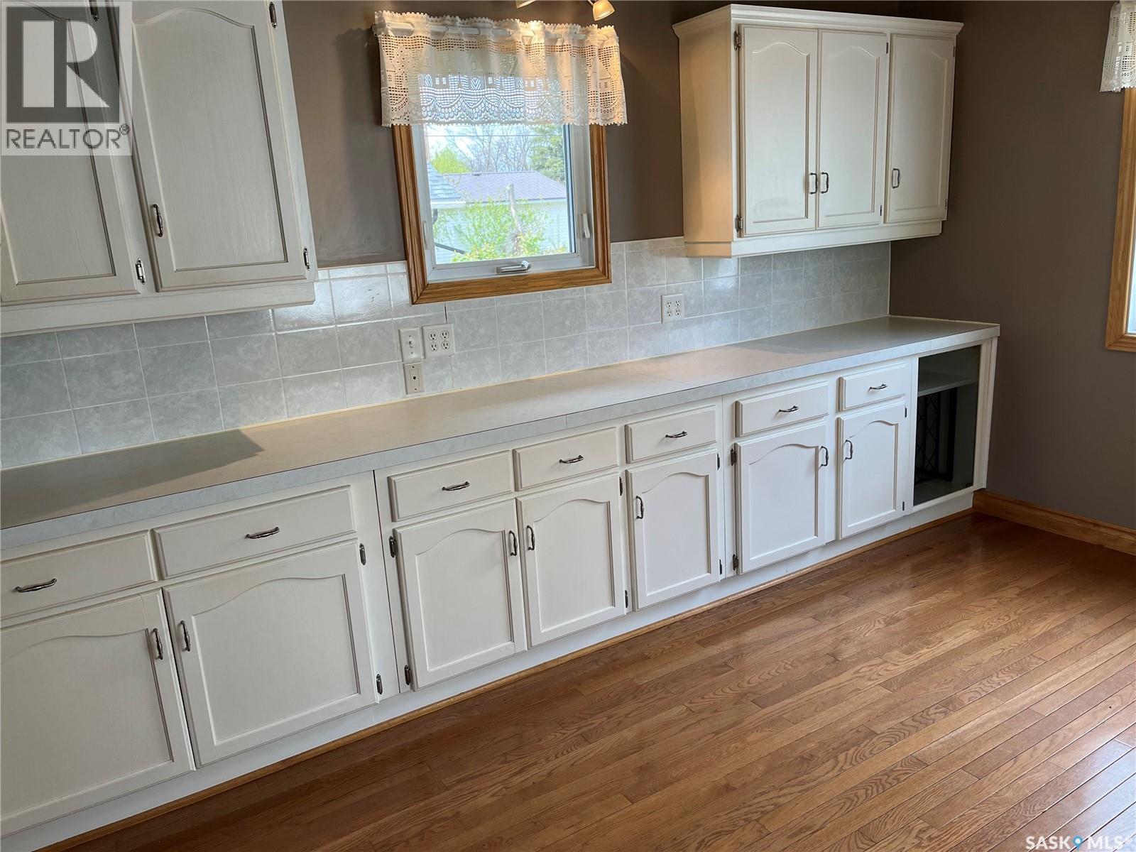 209 2nd AVENUE W - 10