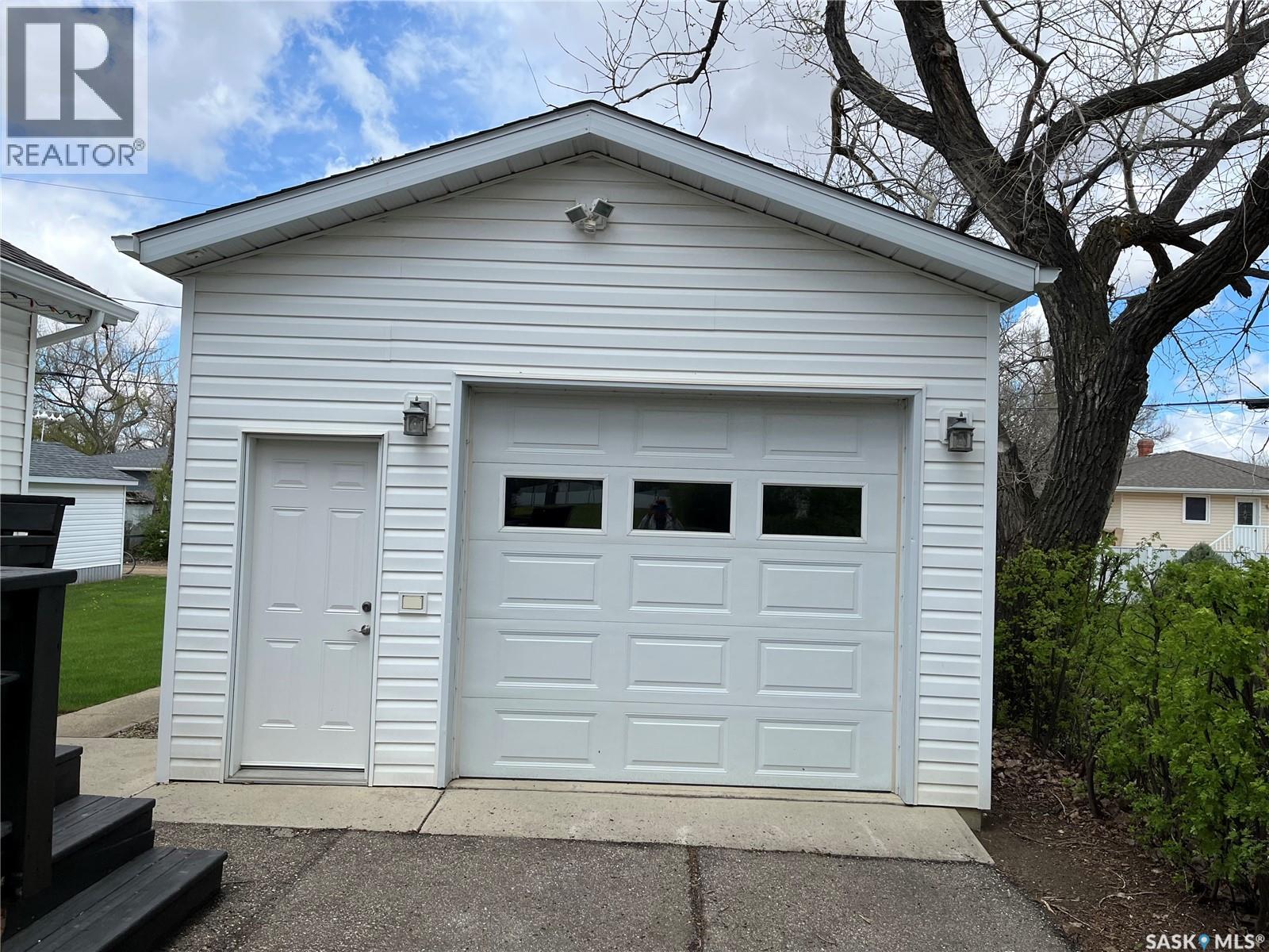 209 2nd AVENUE W - 27