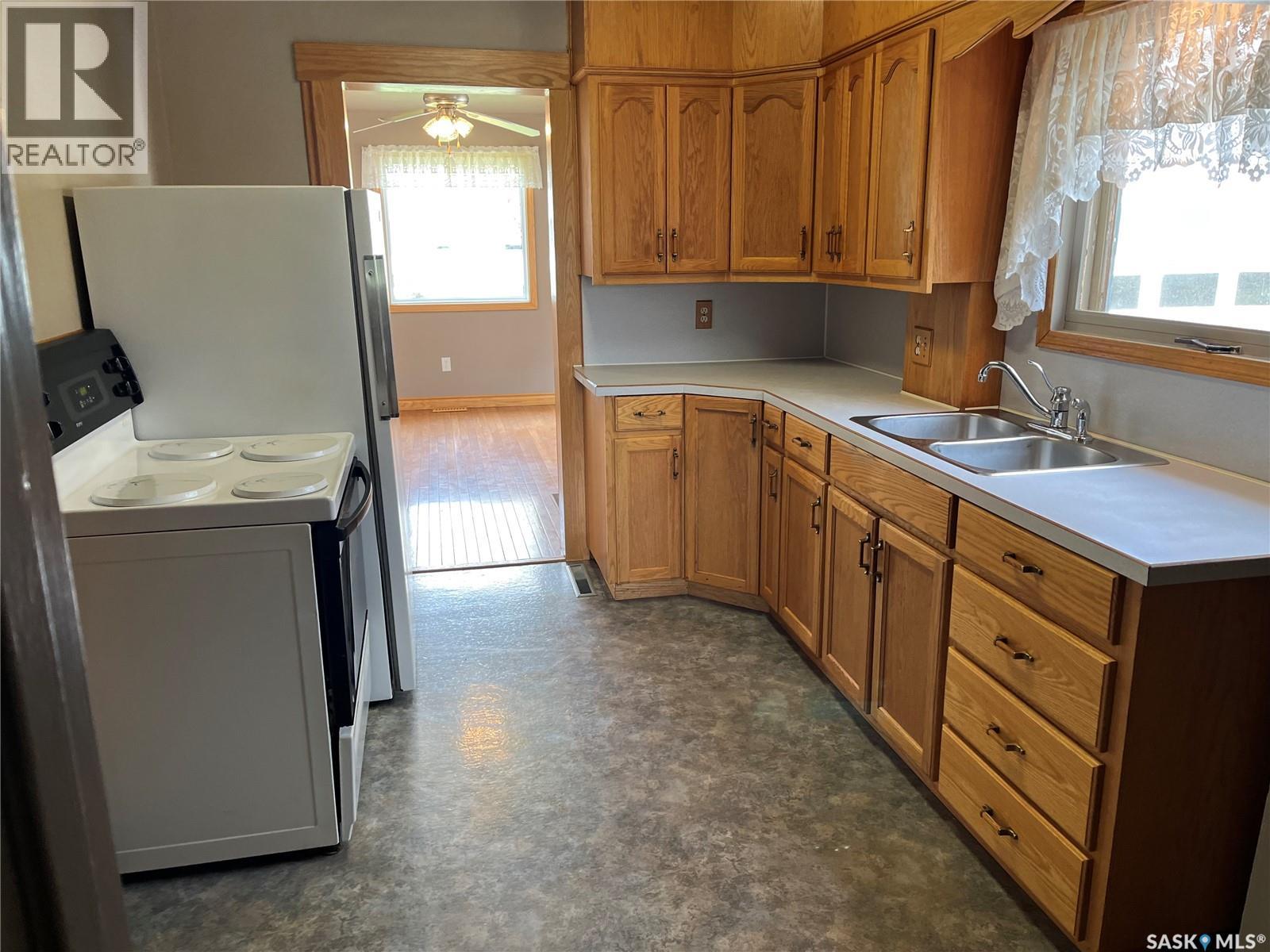 209 2nd AVENUE W - 3