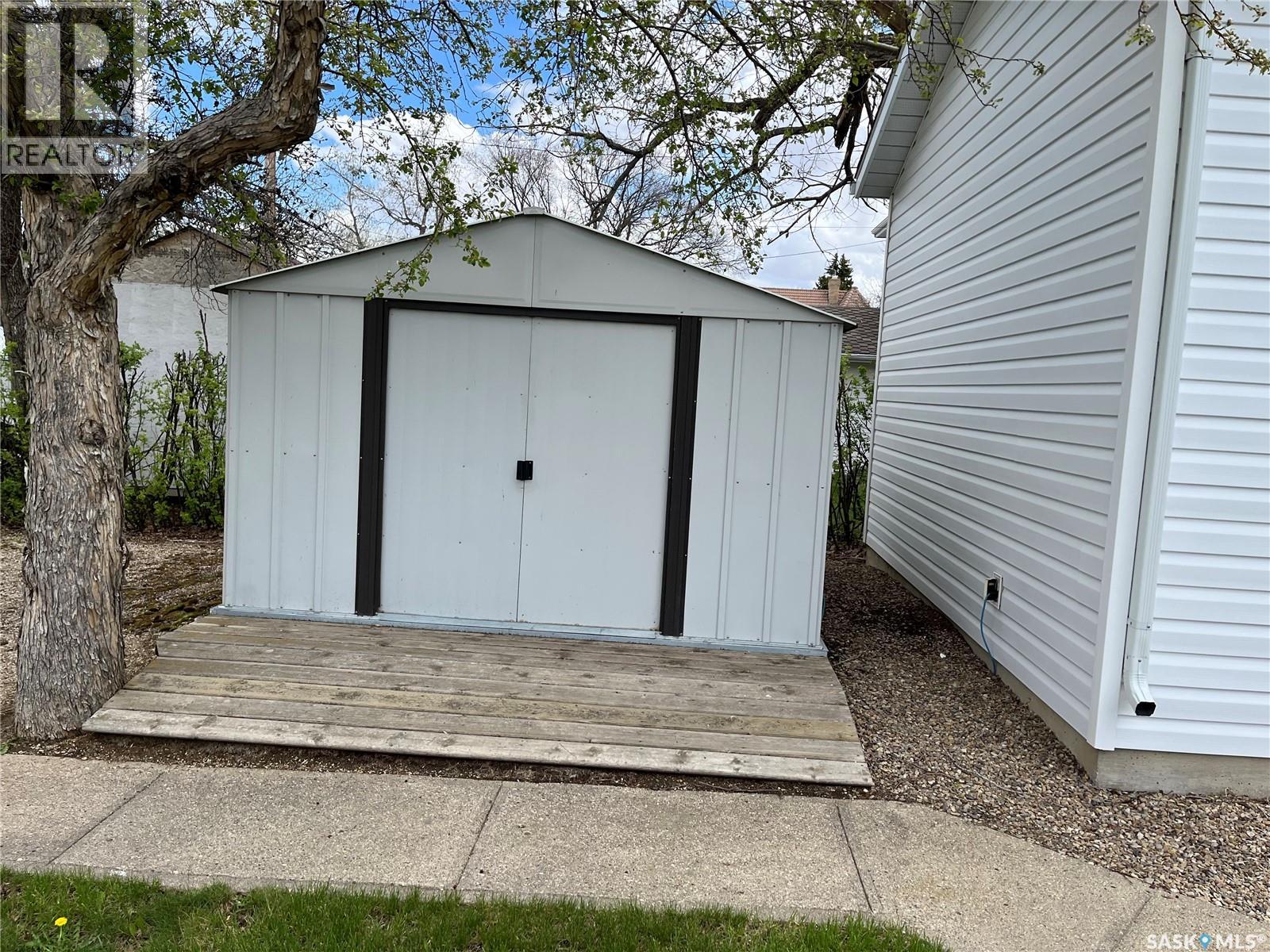 209 2nd AVENUE W - 31
