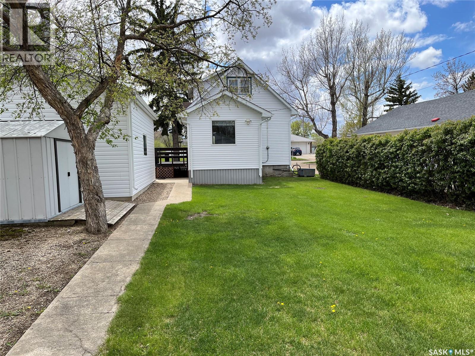 209 2nd AVENUE W - 32