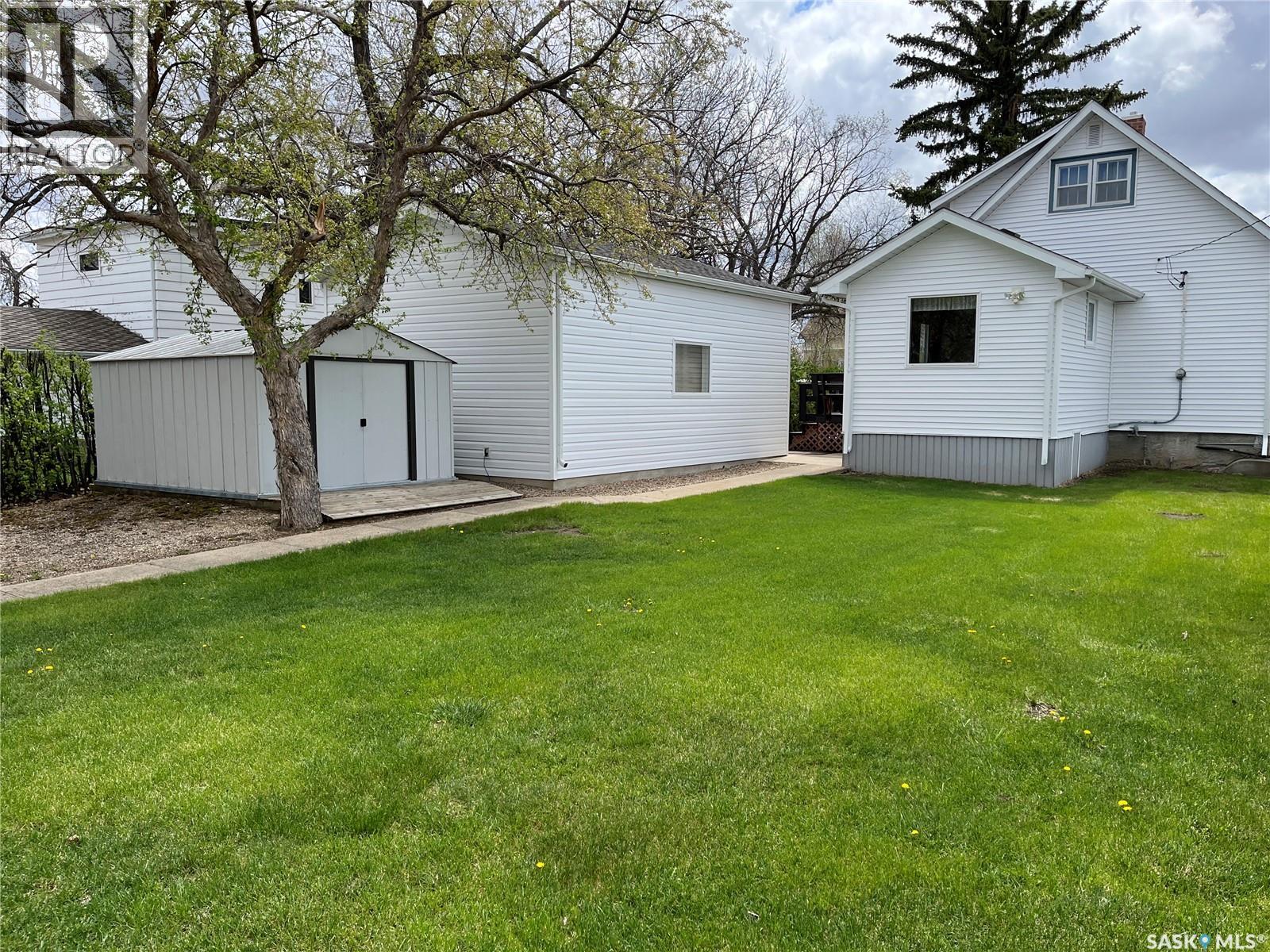 209 2nd AVENUE W - 33