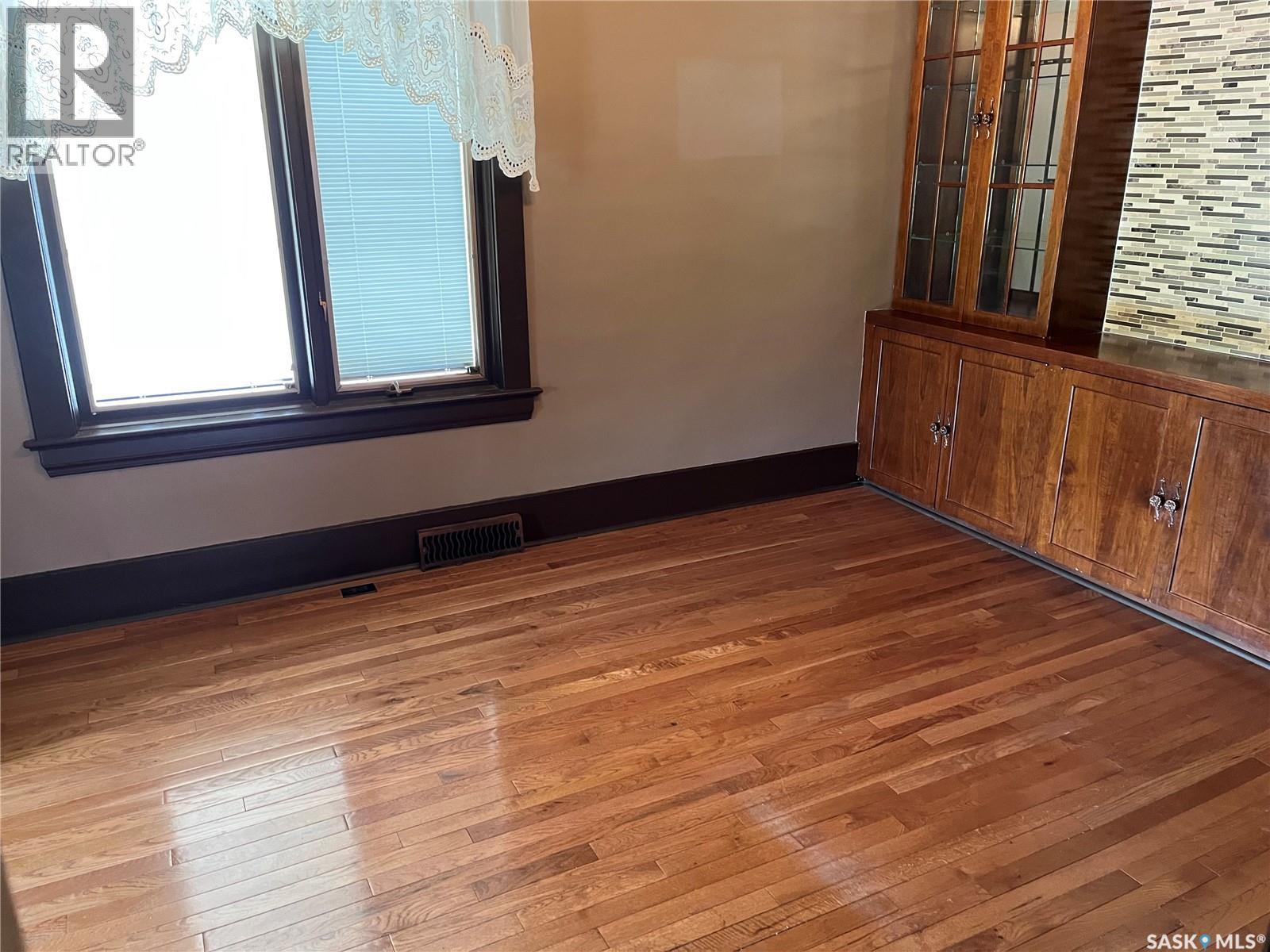 209 2nd AVENUE W - 5