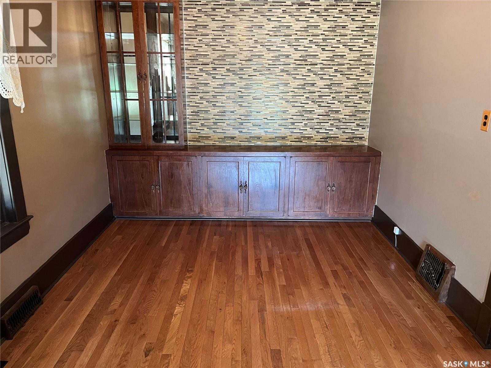 209 2nd AVENUE W - 6