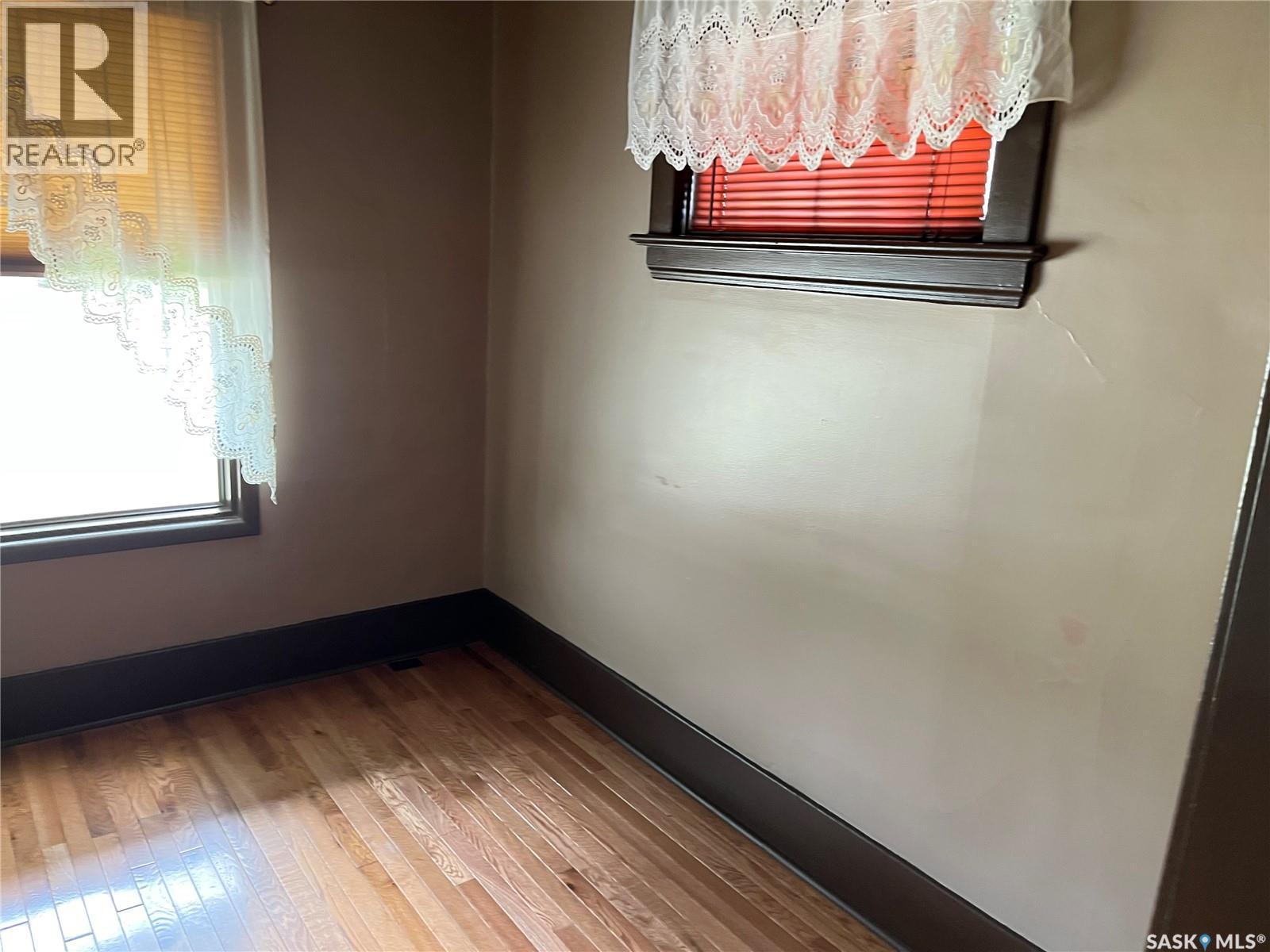 209 2nd AVENUE W - 8