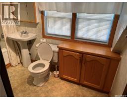 209 2nd Avenue W, Gravelbourg, SK S0H1X0 Photo 17