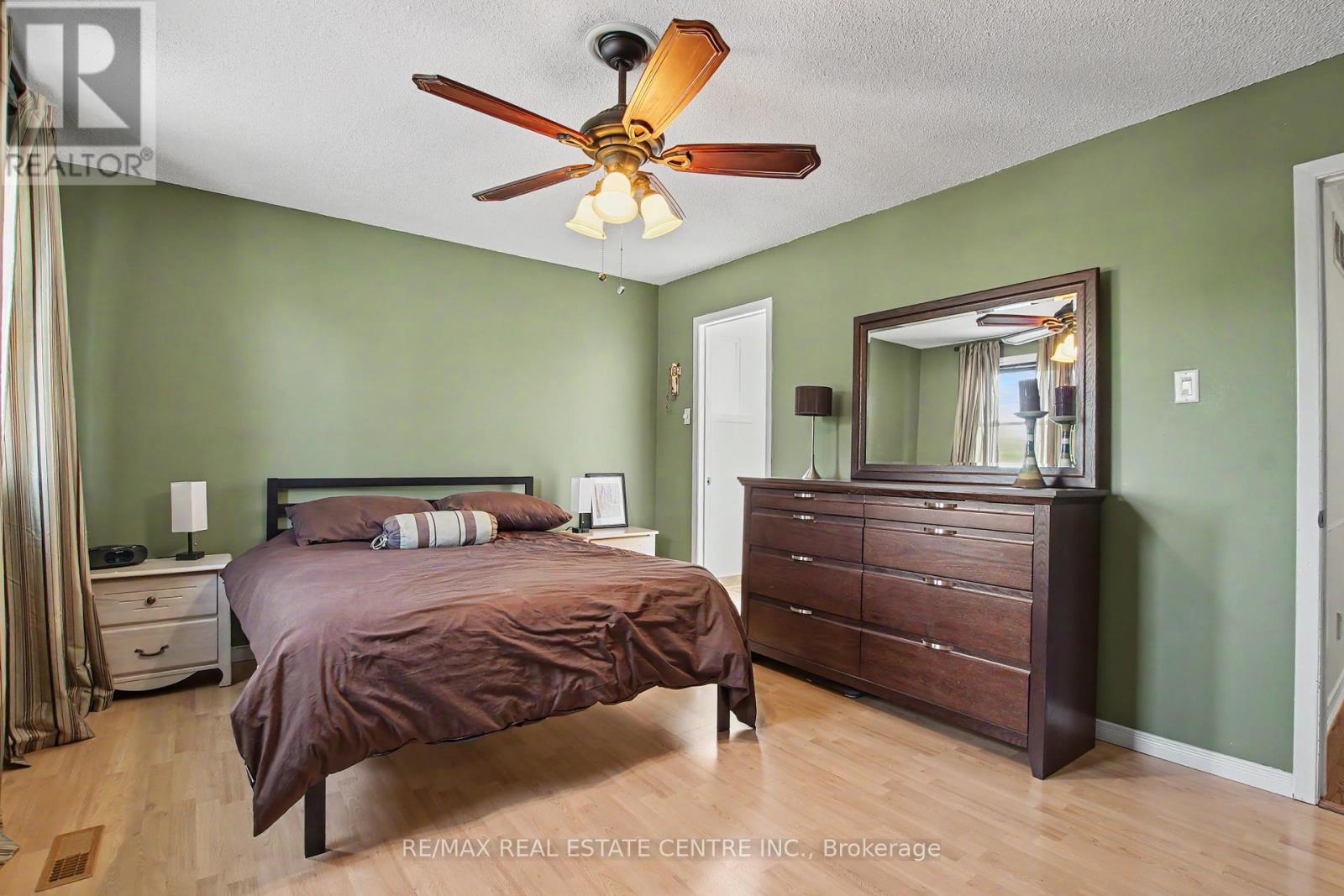 260 COXE BOULEVARD - 23