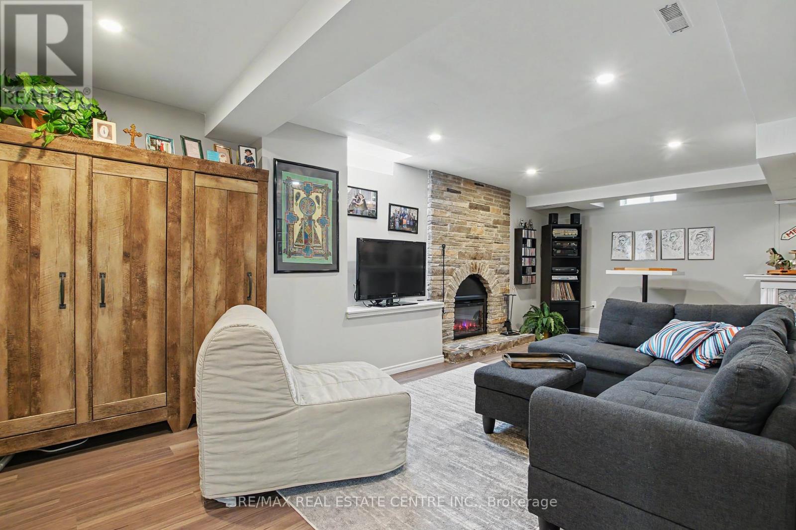 260 COXE BOULEVARD - 26