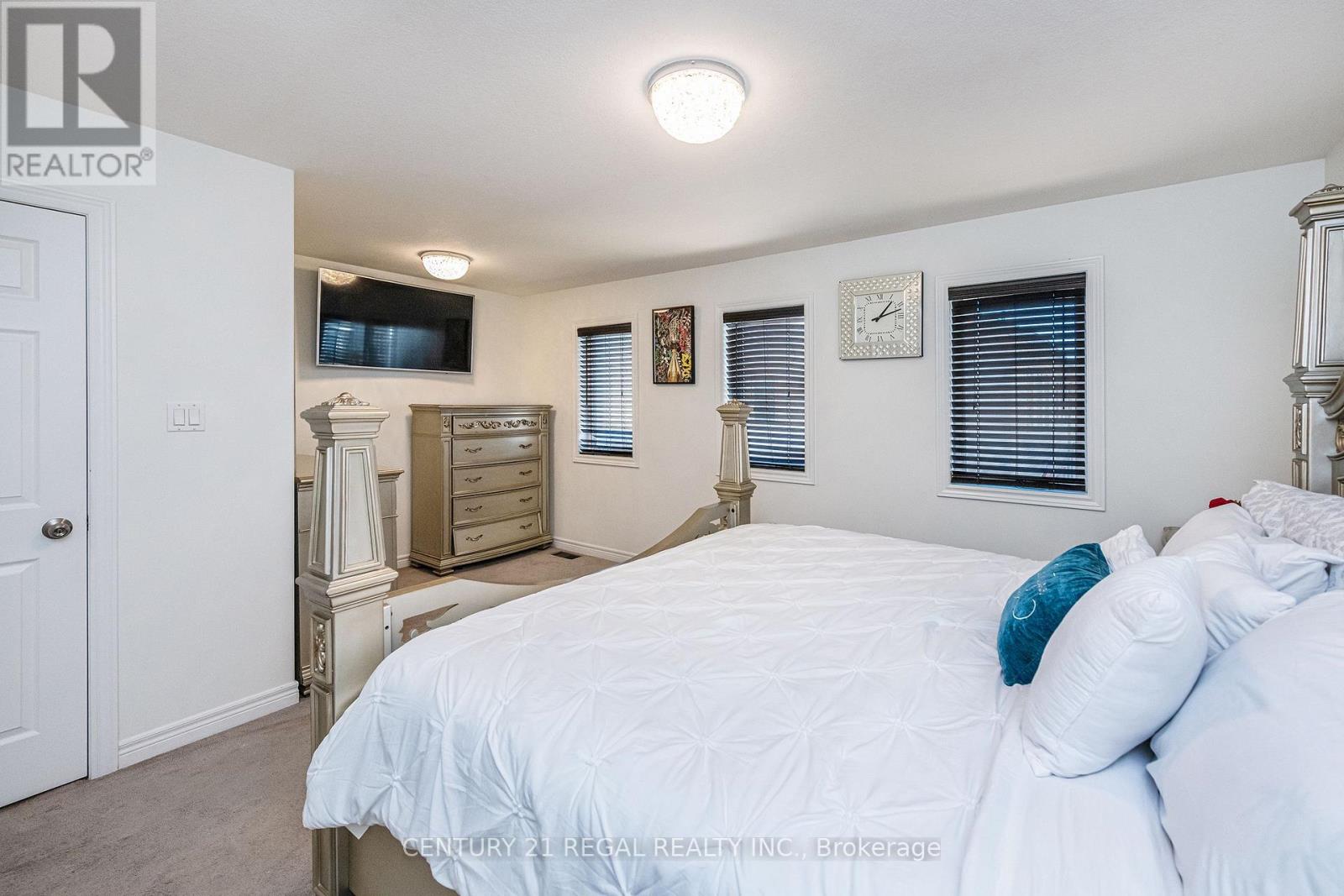 158 PARKINSON CRESCENT - 18