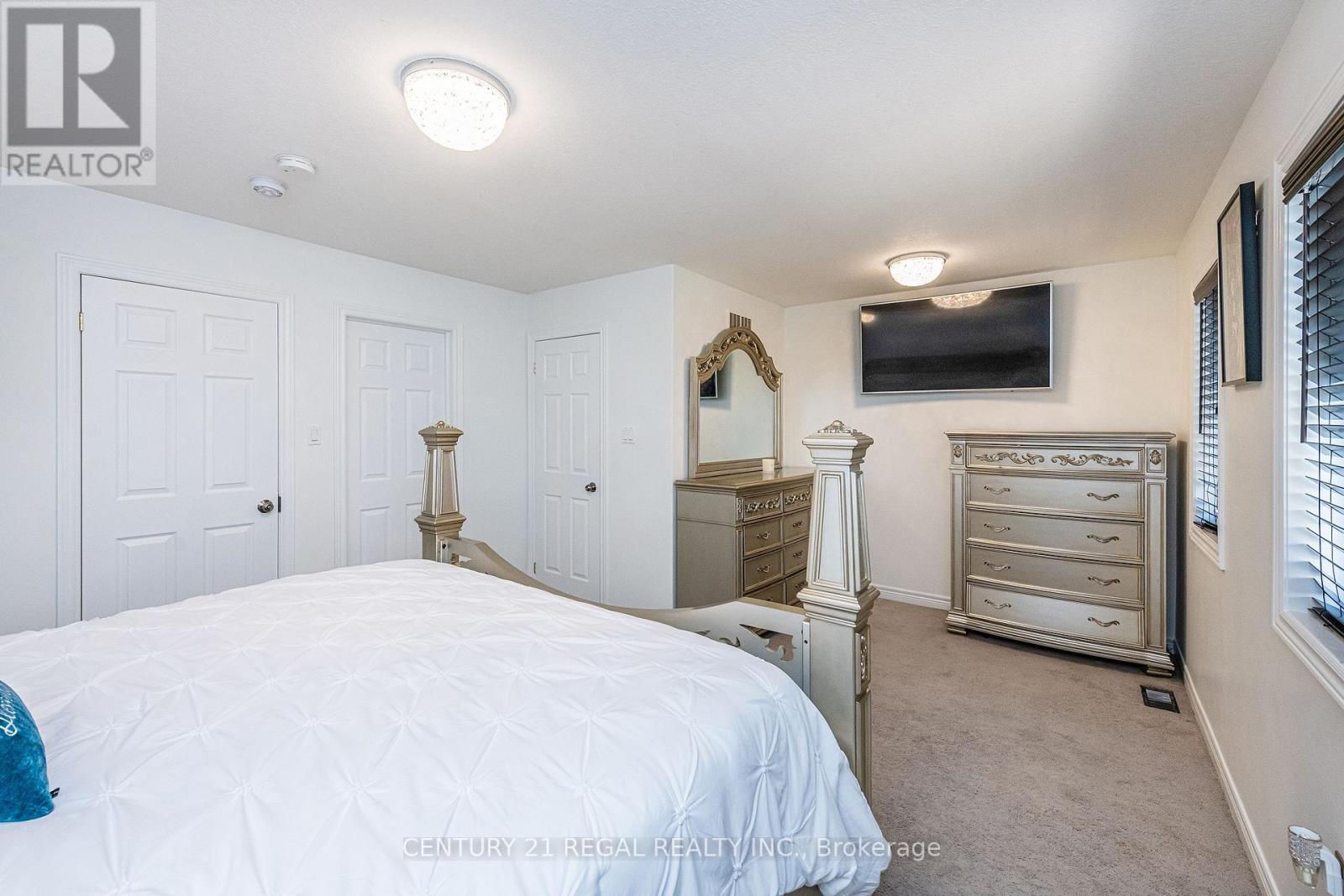 158 PARKINSON CRESCENT - 19