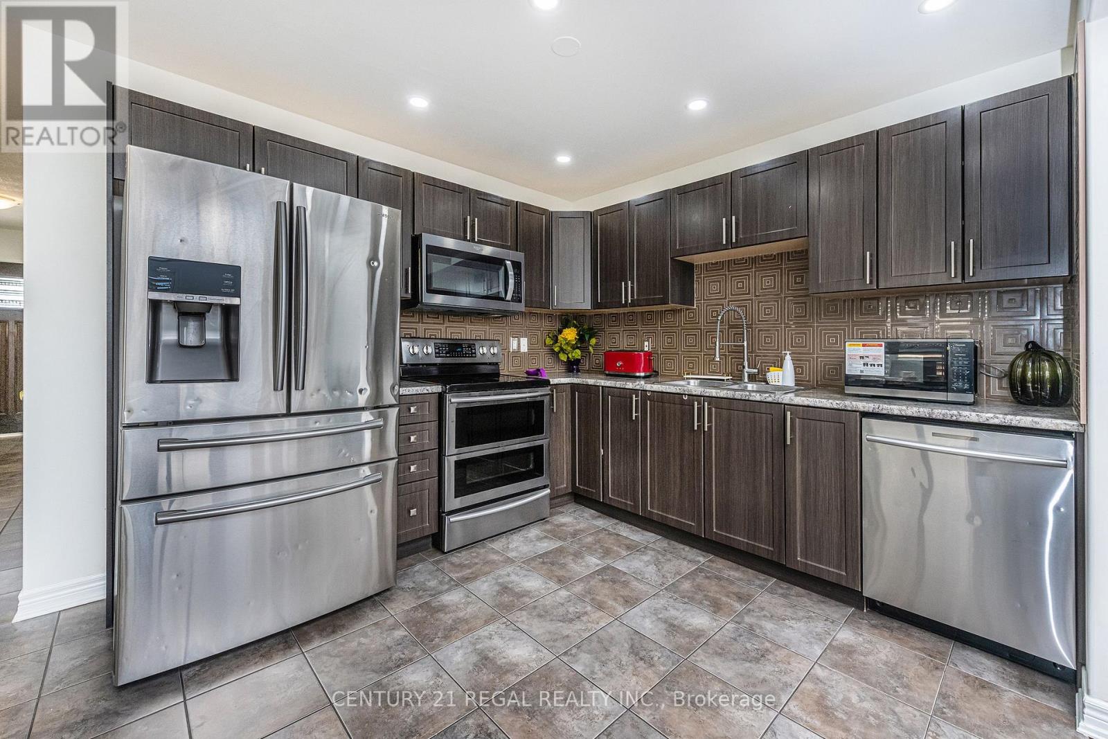 158 PARKINSON CRESCENT - 8