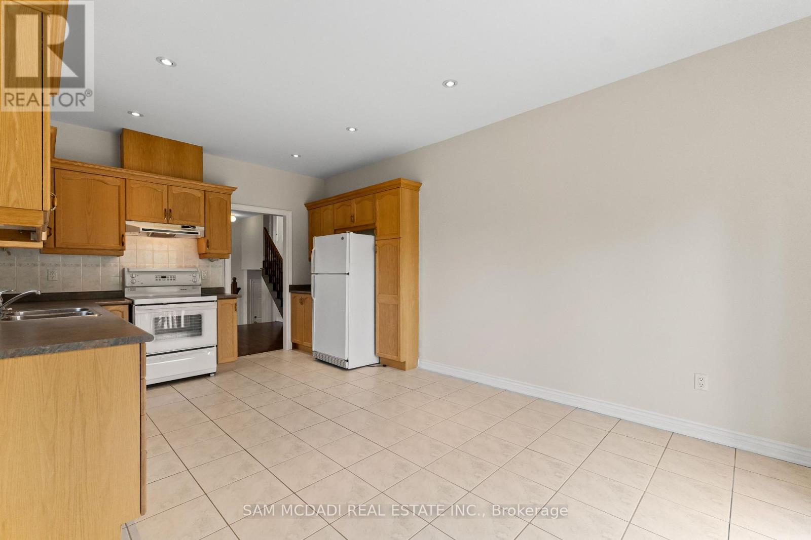 38 MAPLE BEACH CRESCENT - 14