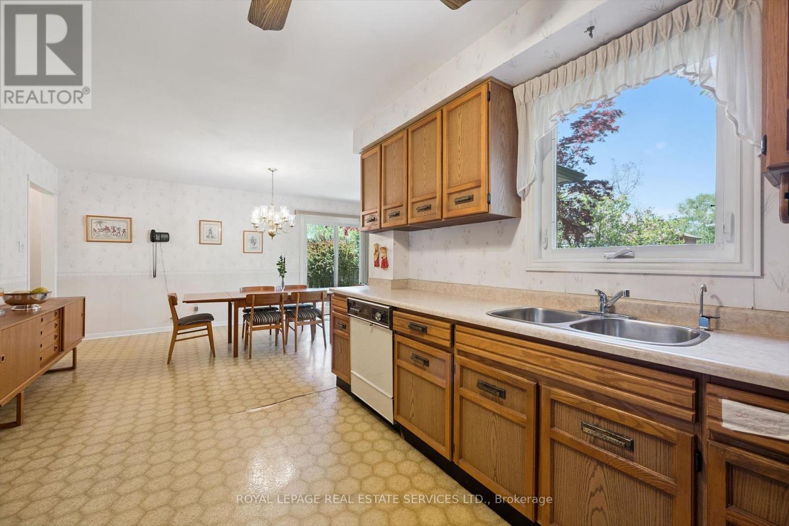 2067 PEN STREET - 15