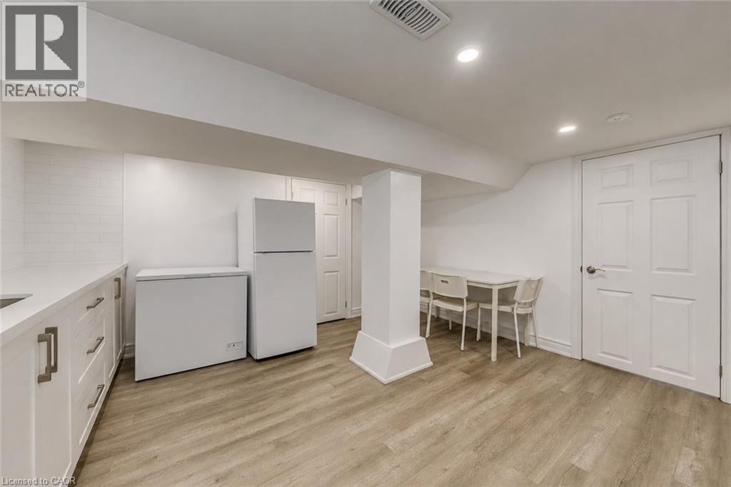 108 RUNNYMEDE Road - 23