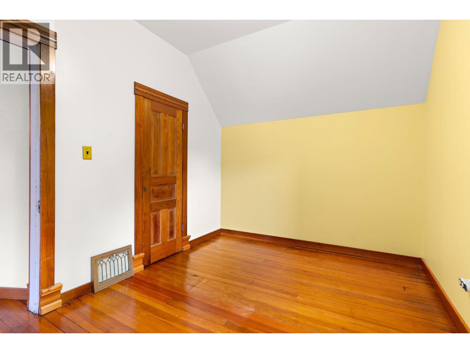 811 Second Street W, Revelstoke