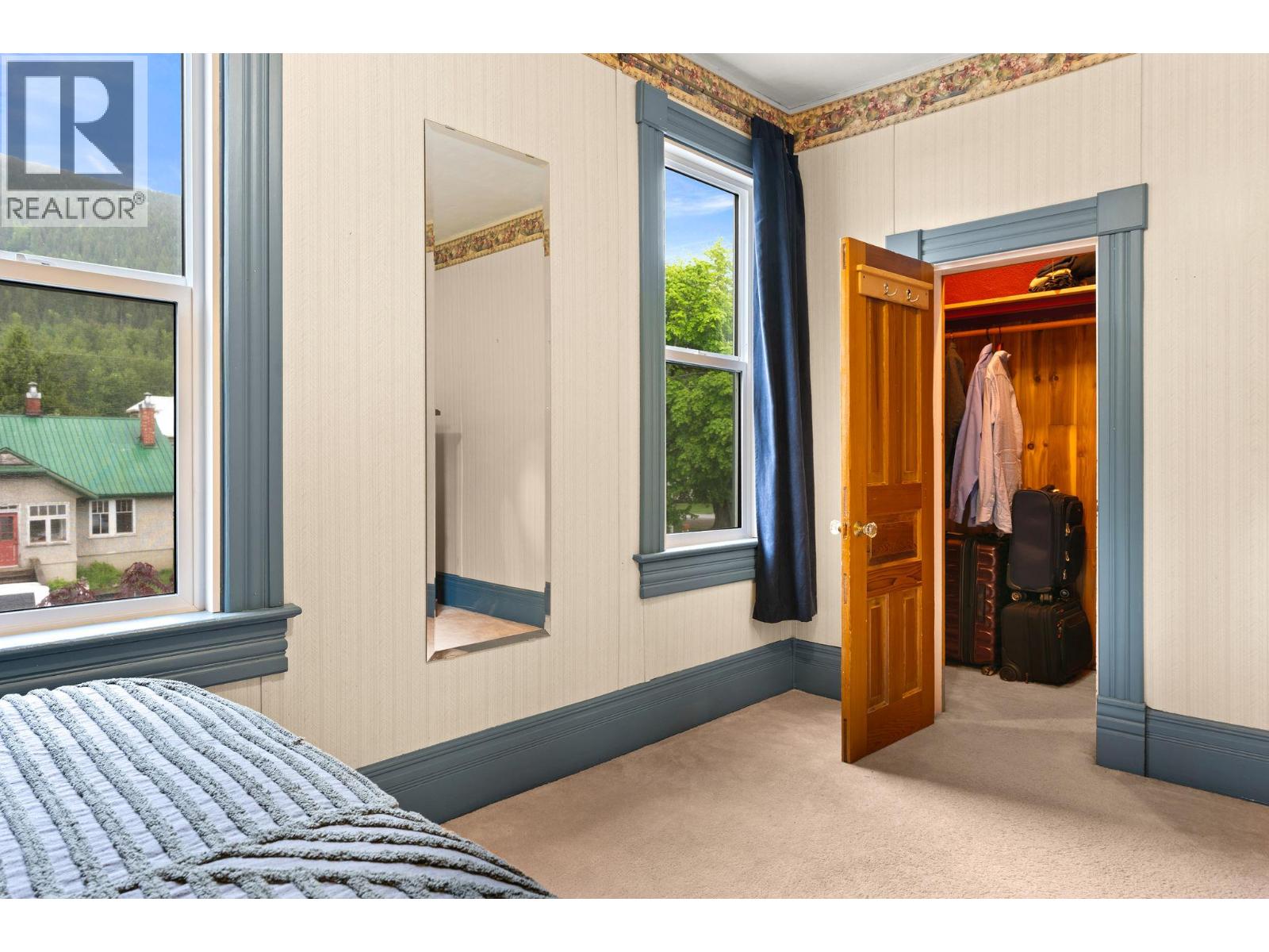 811 Second Street W, Revelstoke
