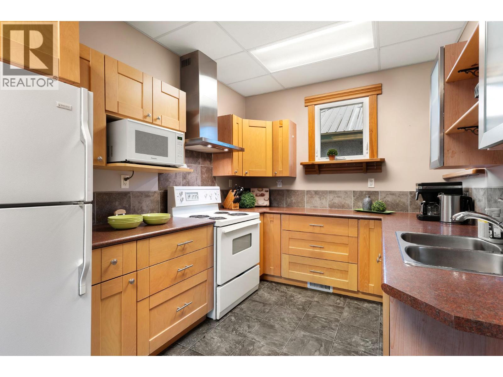811 Second Street W, Revelstoke