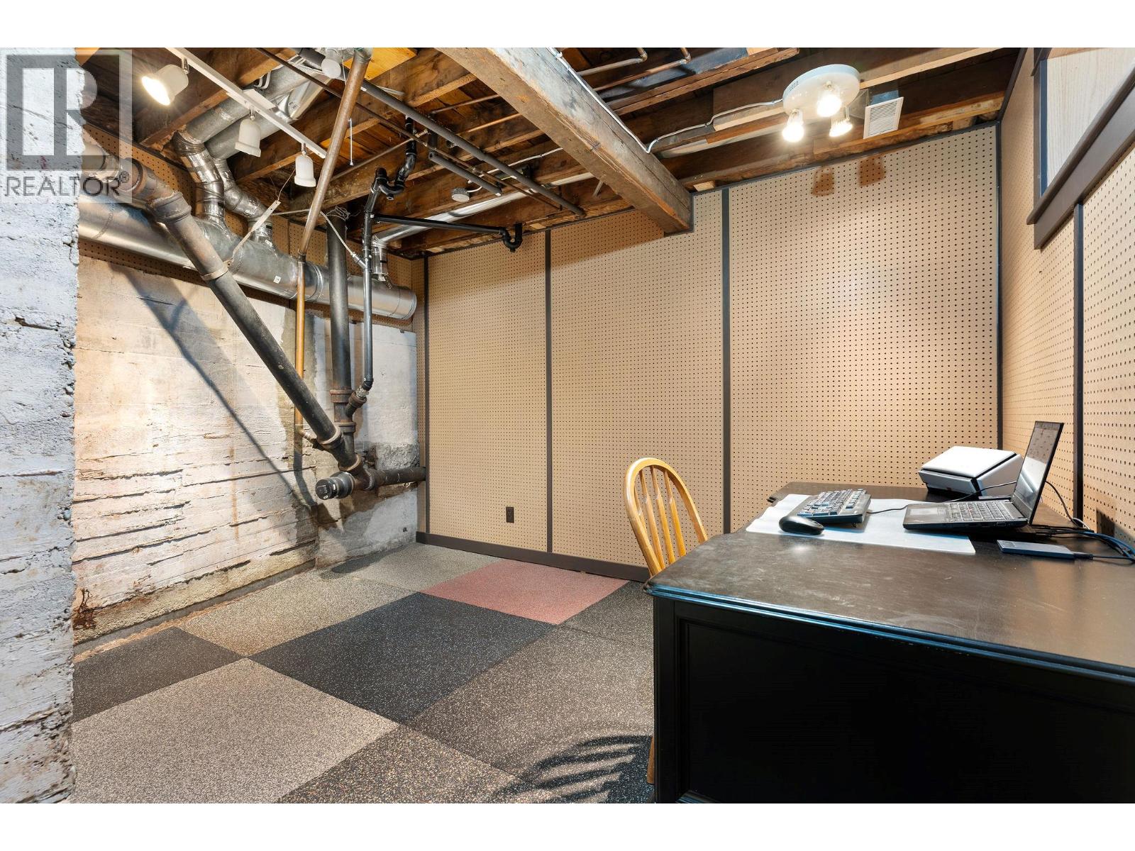 811 Second Street W, Revelstoke