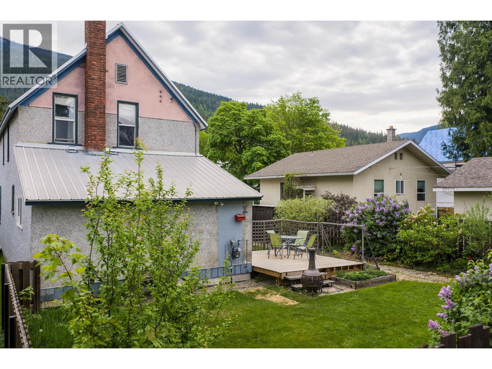 811 Second Street W, Revelstoke