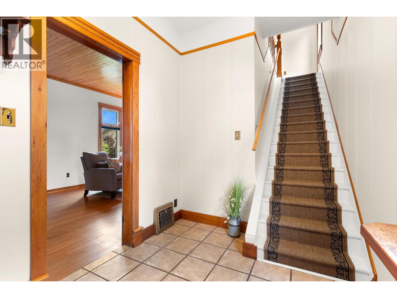 811 Second Street W, Revelstoke
