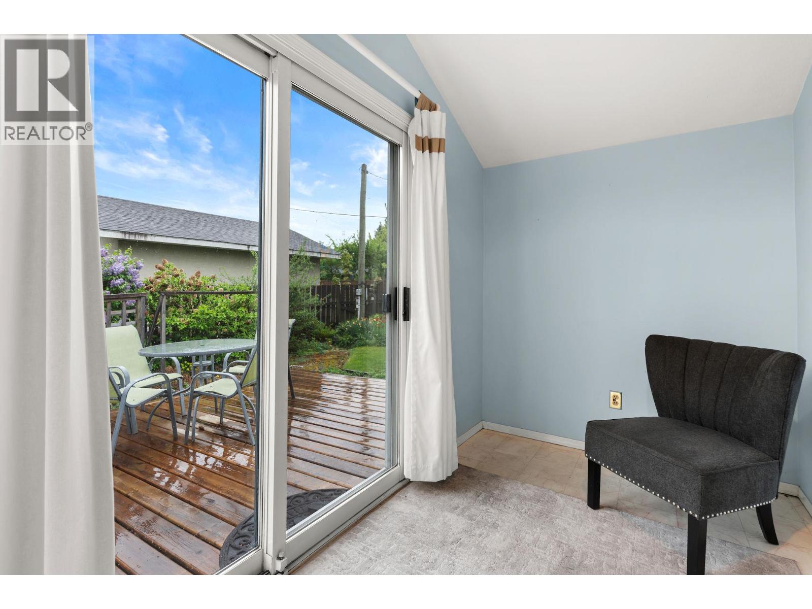 811 Second Street W, Revelstoke