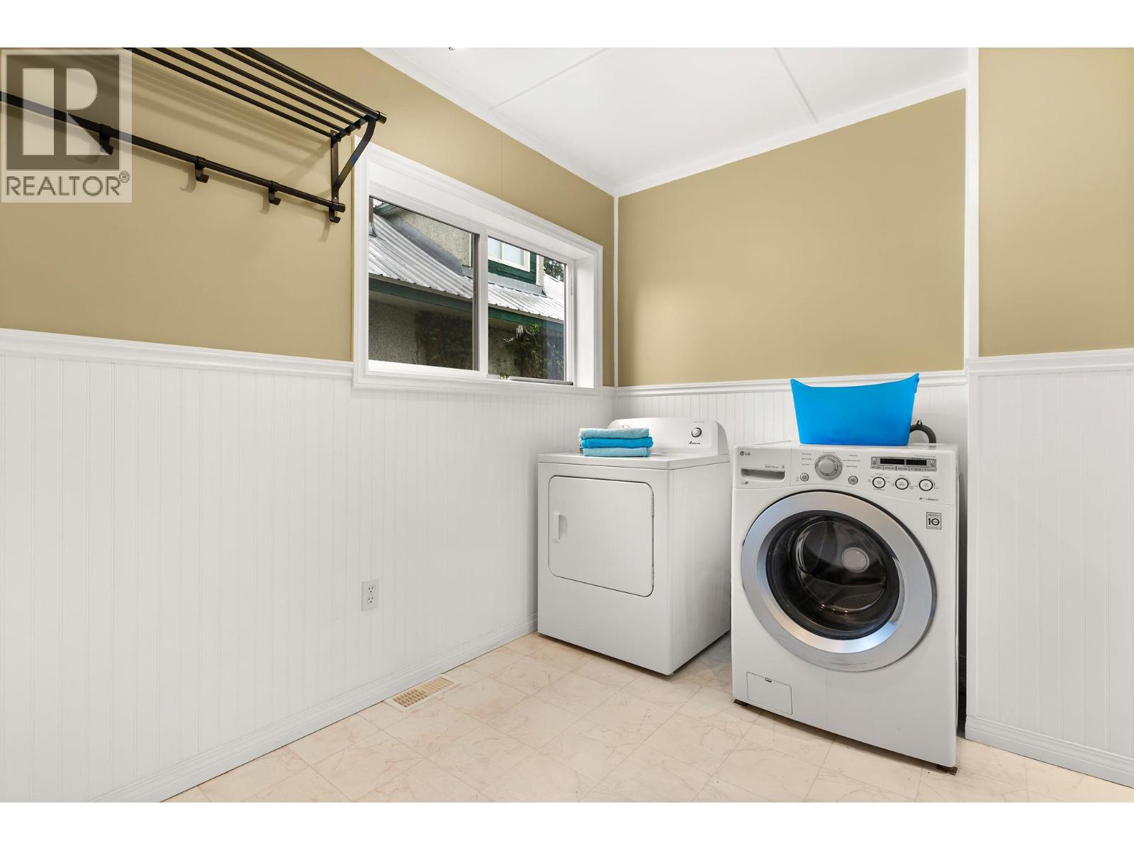 811 Second Street W, Revelstoke