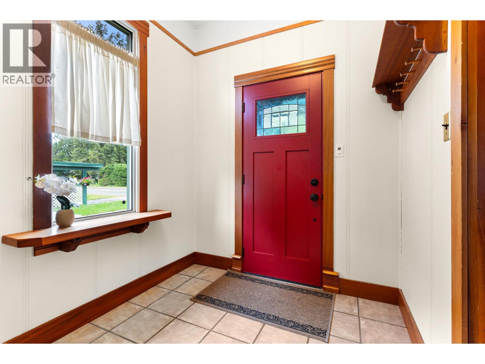 811 Second Street W, Revelstoke