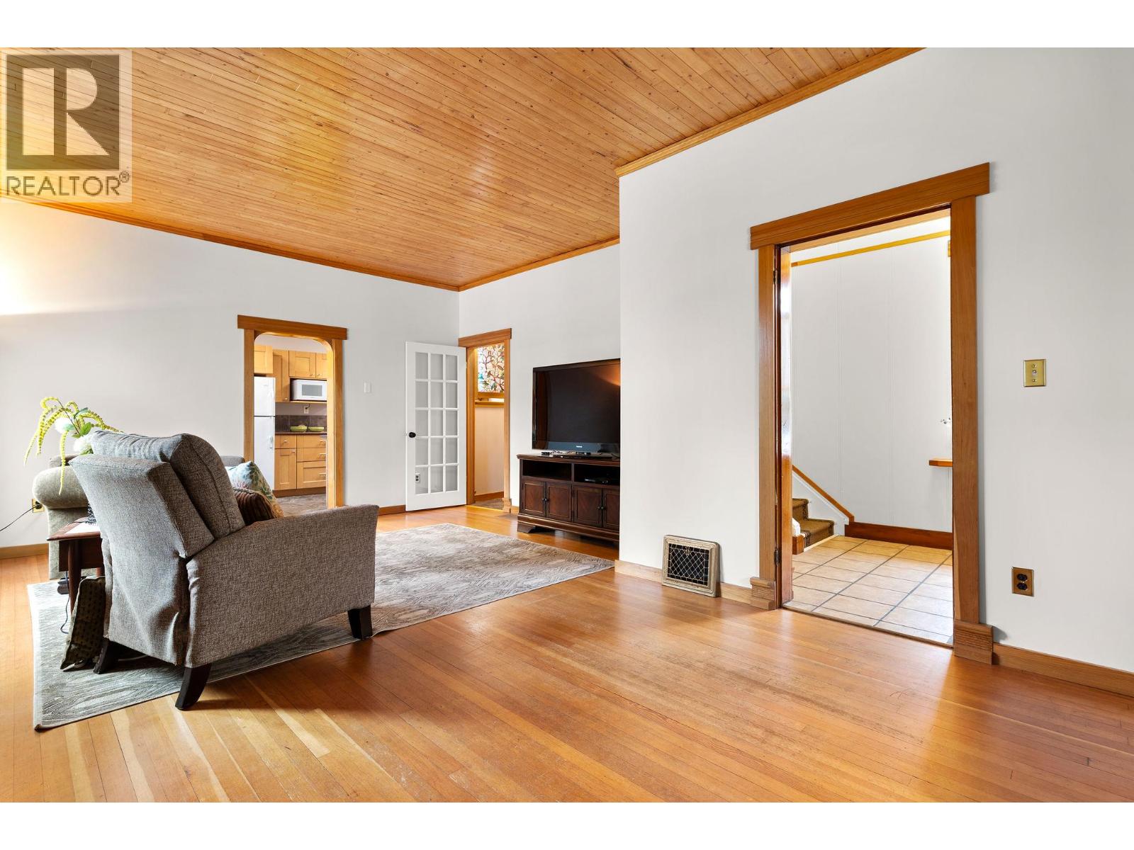 811 Second Street W, Revelstoke
