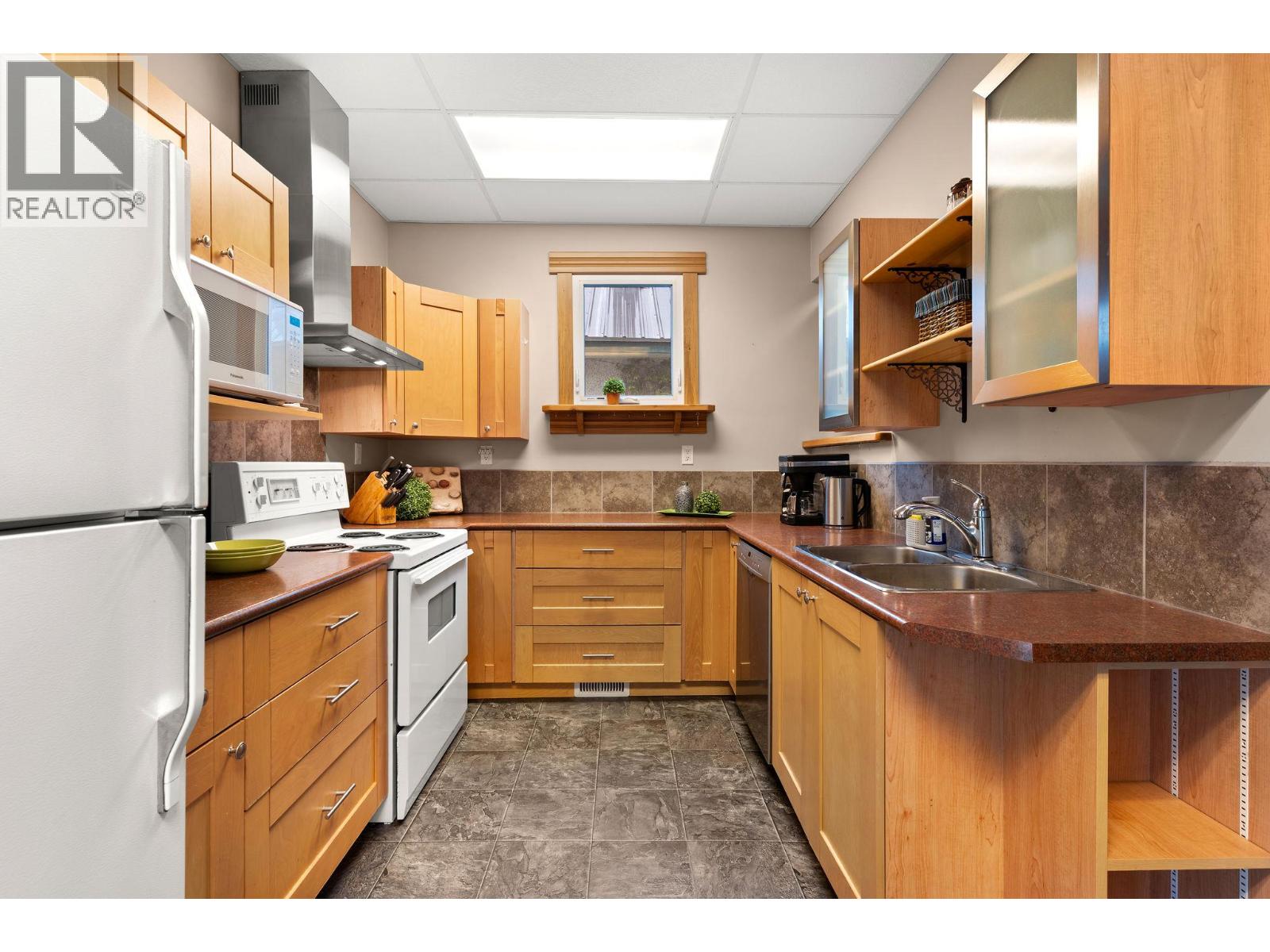 811 Second Street W, Revelstoke