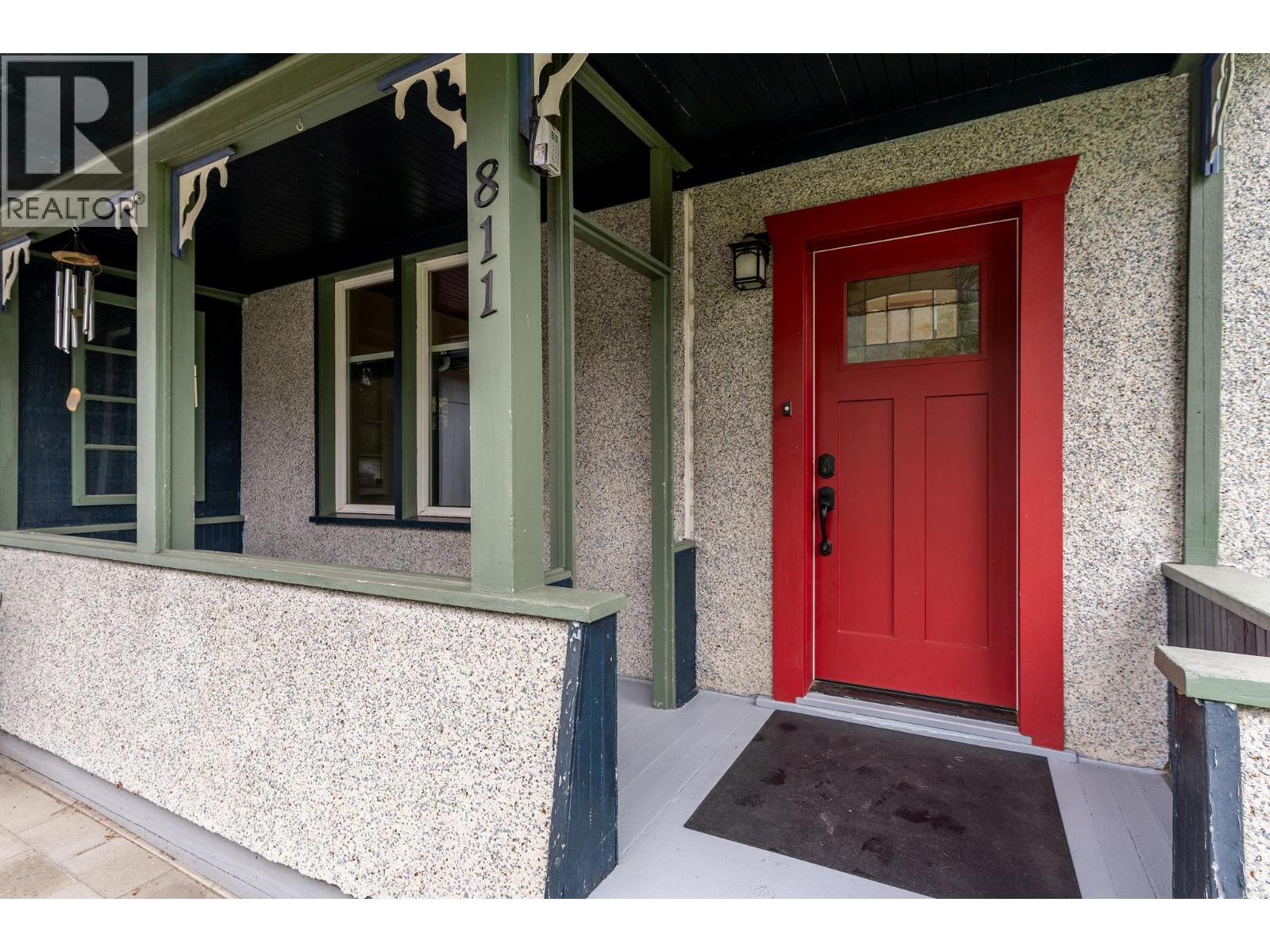 811 Second Street W, Revelstoke