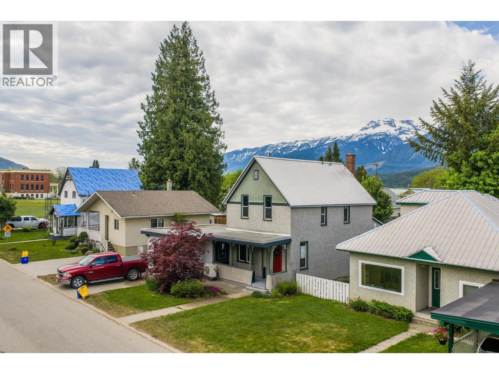 811 Second Street W, Revelstoke