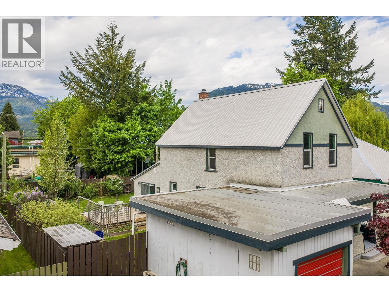 811 Second Street W, Revelstoke