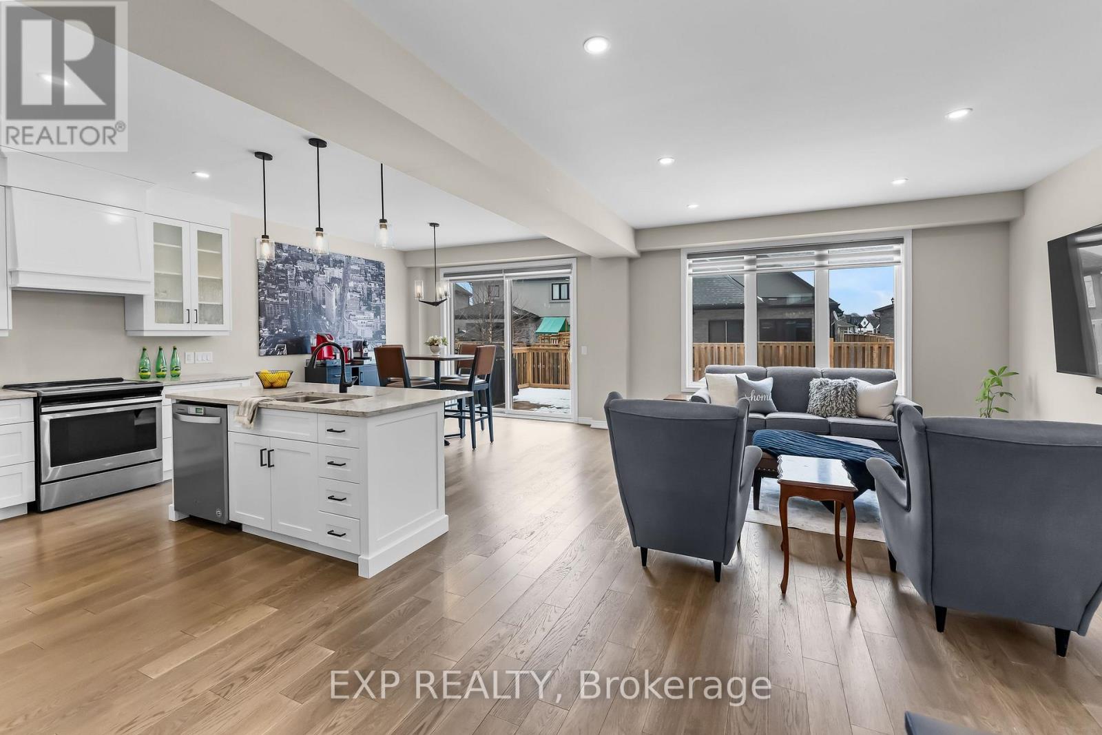 153 SUSAN DRIVE - 19