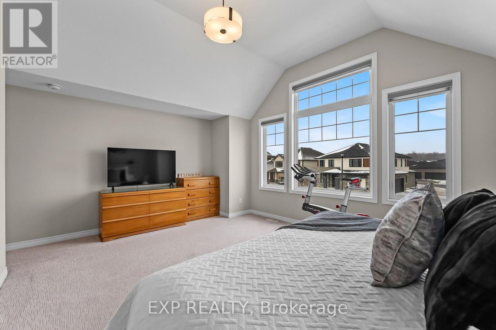 153 SUSAN DRIVE - 26