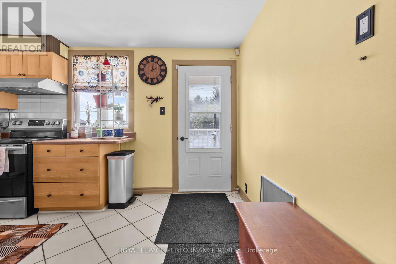 10 LAMOUREUX STREET - 13