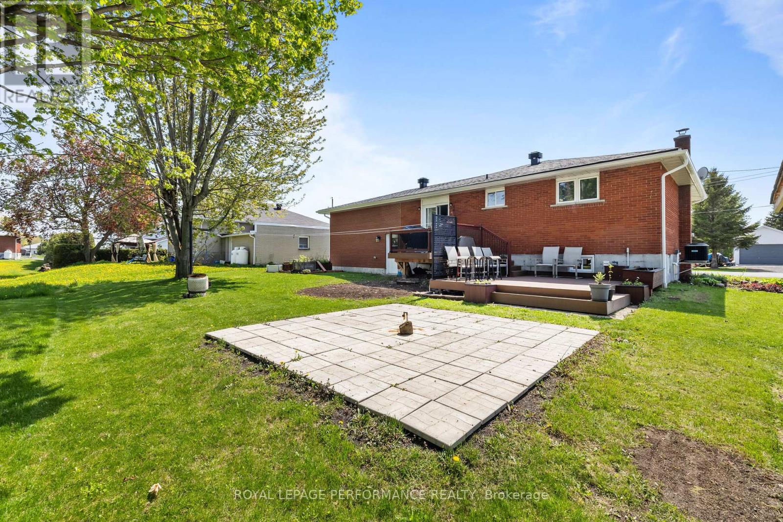 10 LAMOUREUX STREET - 44