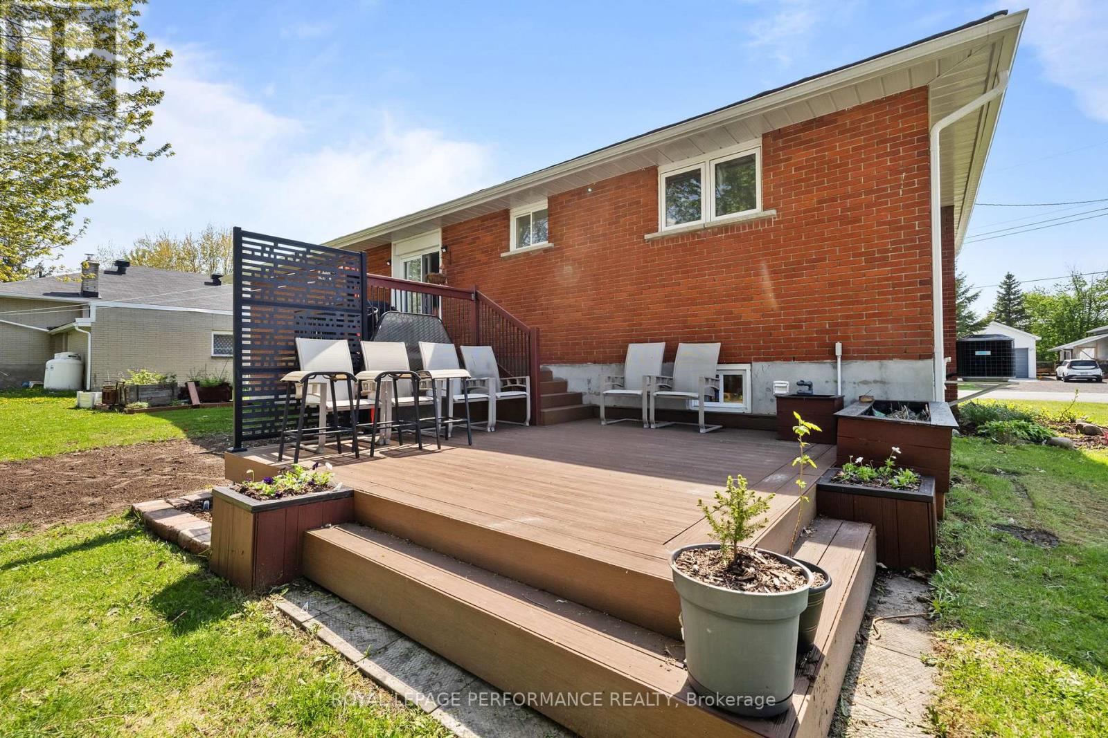 10 LAMOUREUX STREET - 43