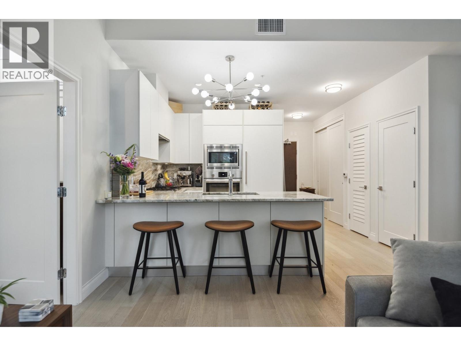 112 185 VICTORY SHIP WAY, North Vancouver