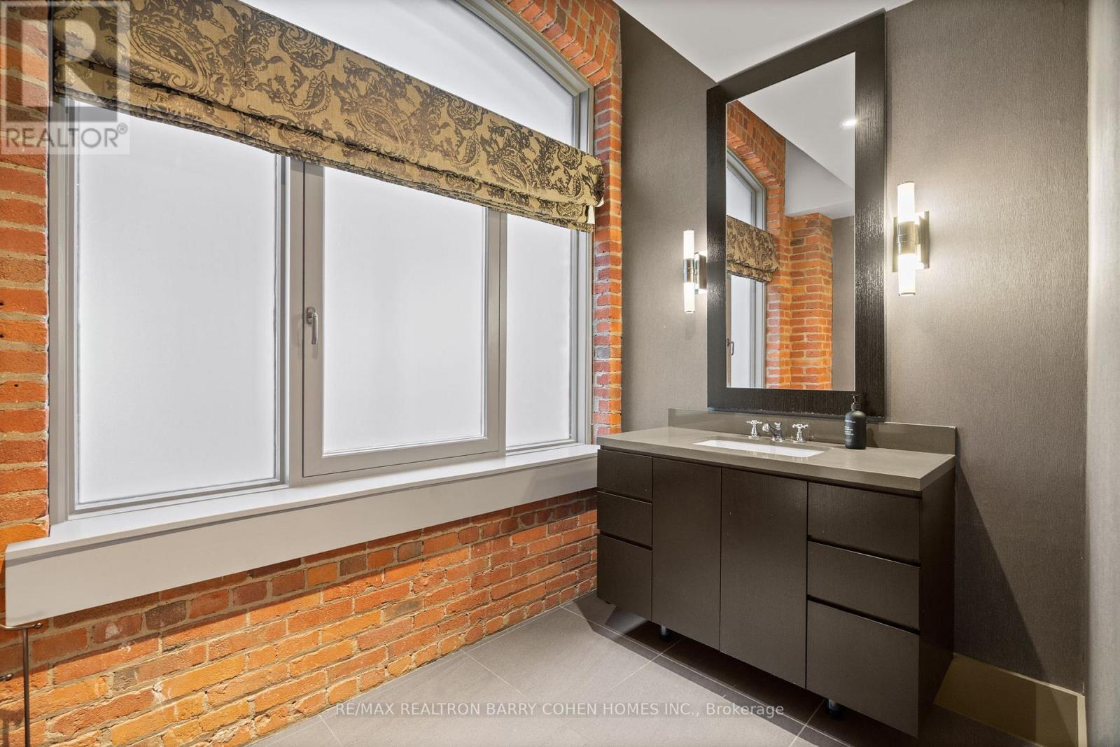 #300 468 WELLINGTON STREET W - 13