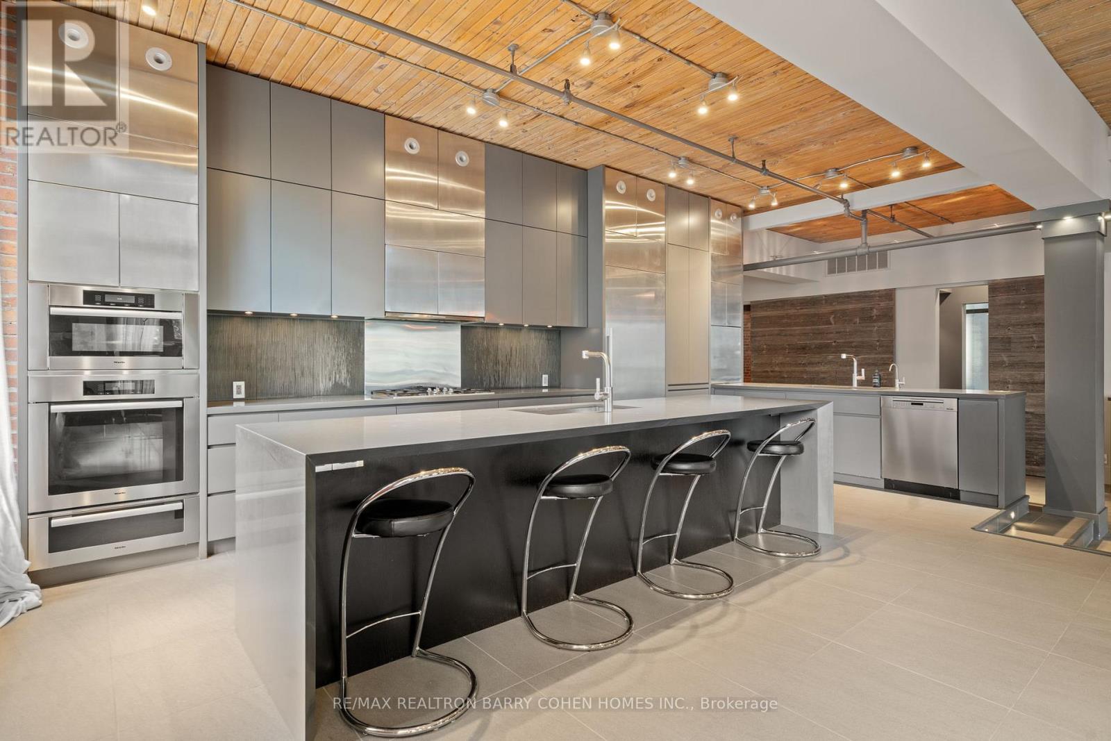 #300 468 WELLINGTON STREET W - 8