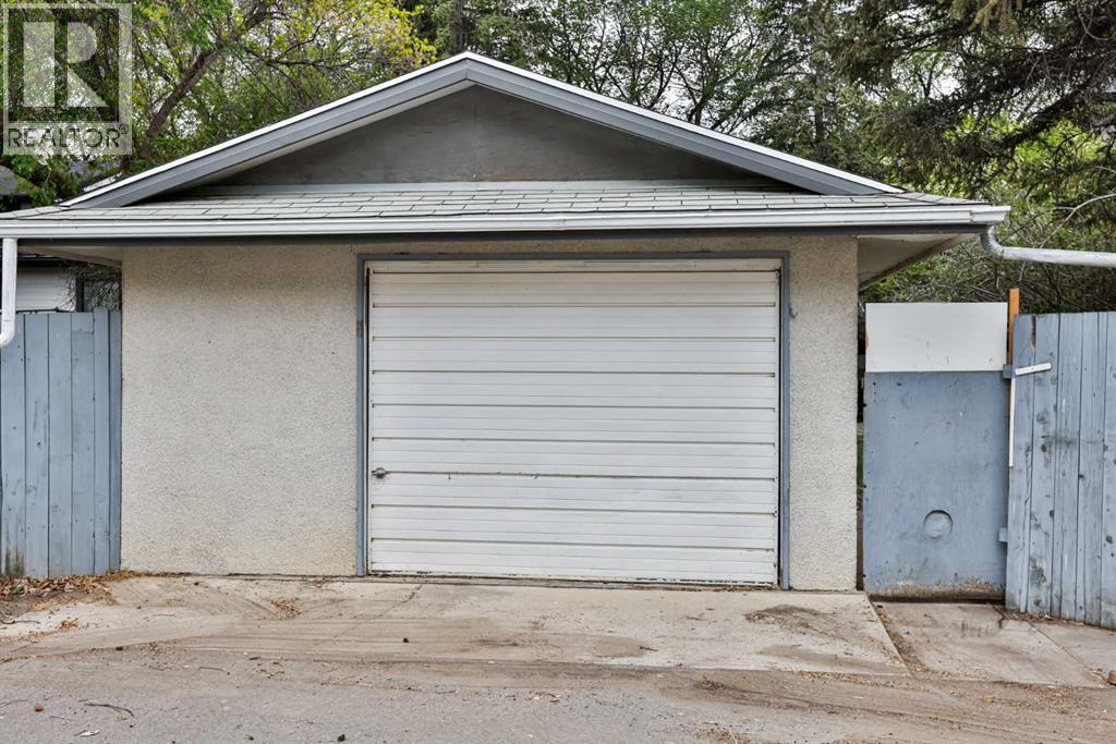 1047 16 Street S — photo 15