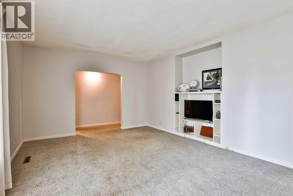 1047 16 Street S — photo 17