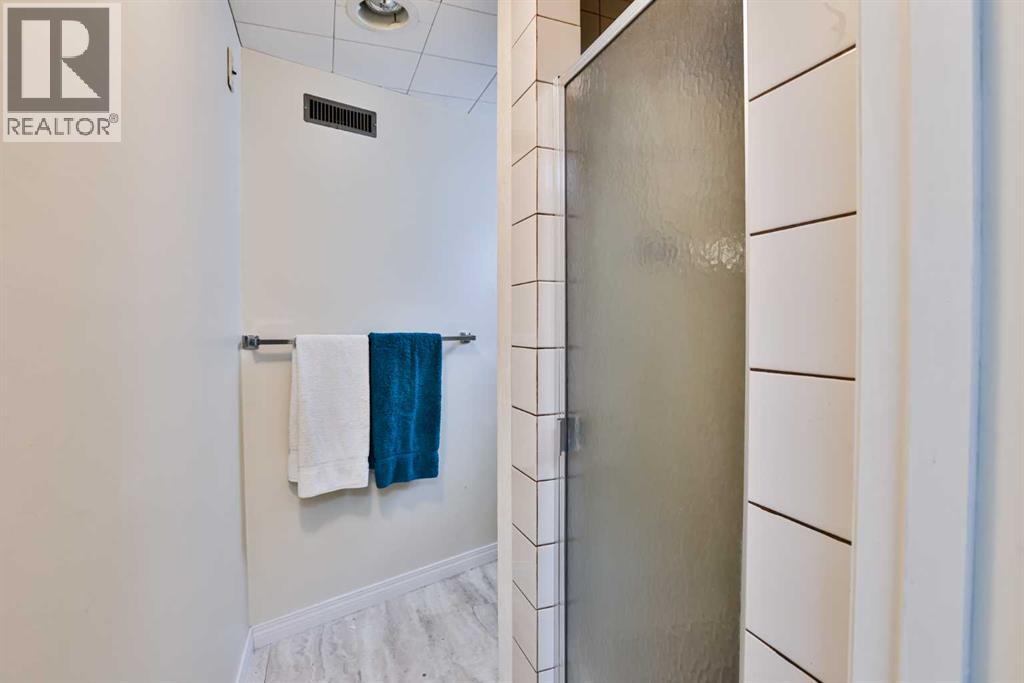 1047 16 Street S — photo 31
