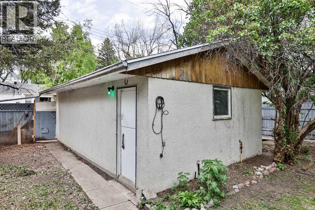 1047 16 Street S — photo 14
