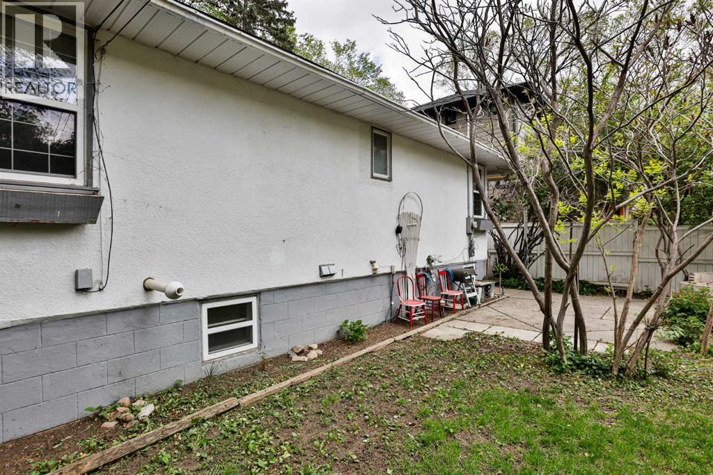 1047 16 Street S — photo 13
